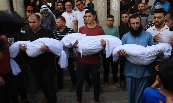 اسرائيل تقتل 100 طفل يوميا في قطاع غزة