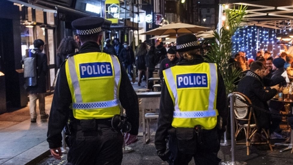انتقادات لشرطة لندن بسبب اعتقال امرأتين خلال مظاهرة لحزب التحرير أمام السفارة المصرية في بريطانيا